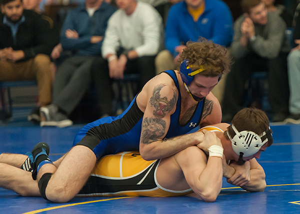 Calvin Ochs etched his 19th win this season after winning the 165 lbs. final.