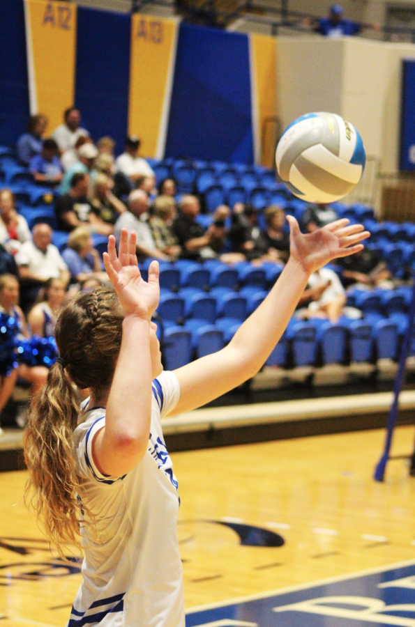 Loper+volleyball+defeats+Emporia+State+in+3%2C+advances+to+13-1
