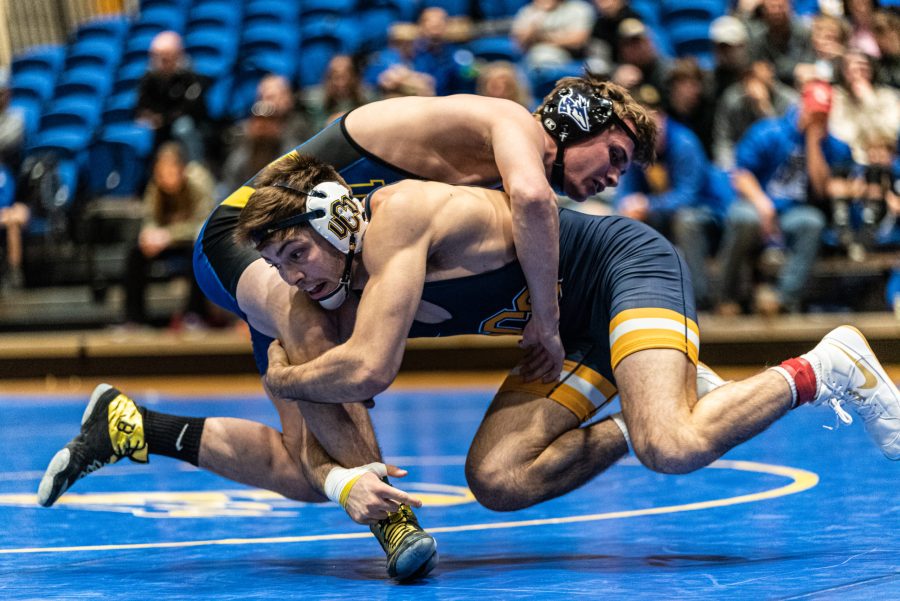 Sam+Turner+tries+to+get+a+takedown+at+149+in+a+dual+with+UCO+on+Saturday.