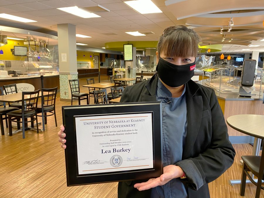 Lea+Burkey+was+awarded+the+Outstanding+Staff+Member+award+of+2019-2020+for+serving+students+in+the+Market+%40+27th+street.