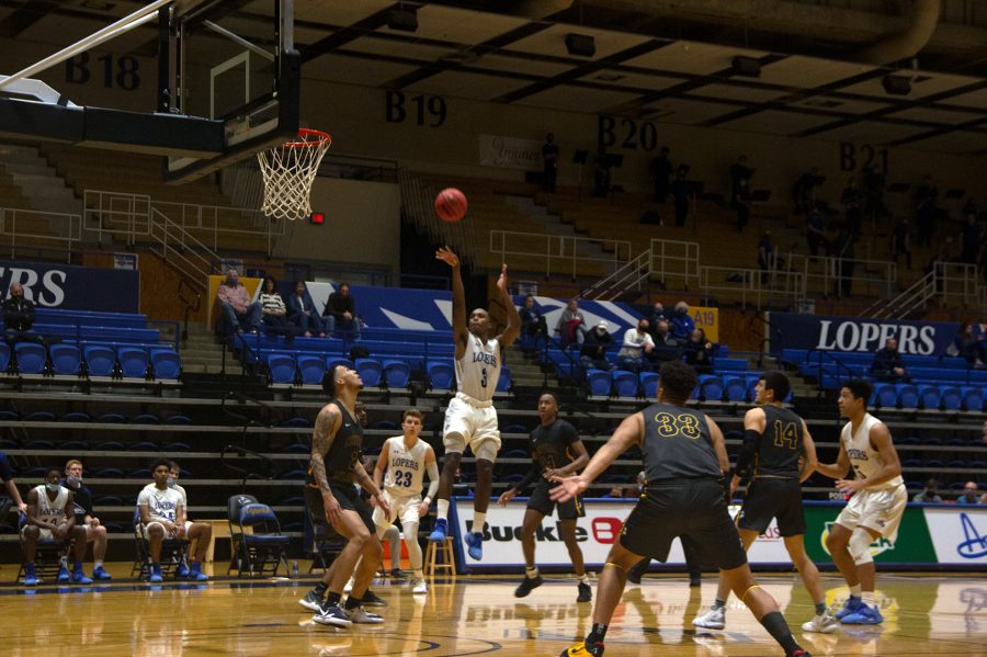 Myles Arnold lead the Lopers with 35 points in the game against UCO.