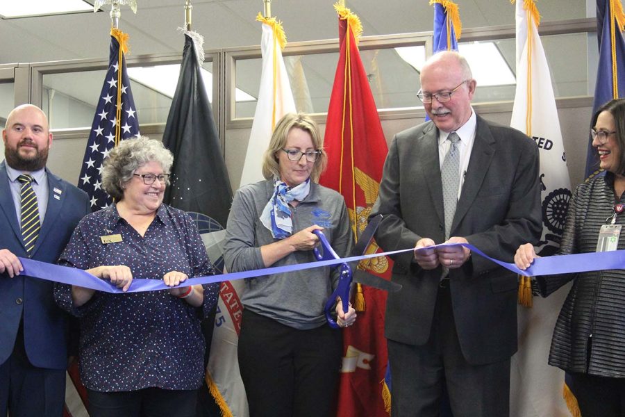 Kelly+Bartling+and+Charlie+Bicak+cut+the+Military+and+Veterans+Student+Center+ribbon.