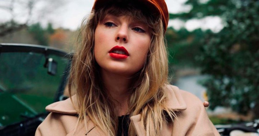 Taylor+Swift+re-recorded+%E2%80%98Red%E2%80%99+to+take+back+her+music.