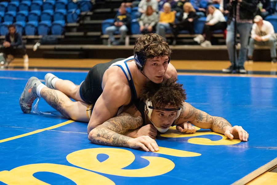 Austin+Eldrege+doesn%E2%80%99t+let+Tre%E2%80%99Vaughn+Craig+escape+as+he+recorded+the+win+via+technical+fall+to+help+the+Lopers+reclaim+the+lead+over+the+Bronchos.