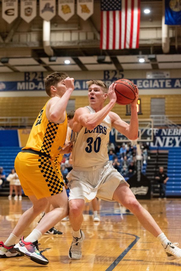 Austin Luger scored 17 points in his final game for the Lopers.