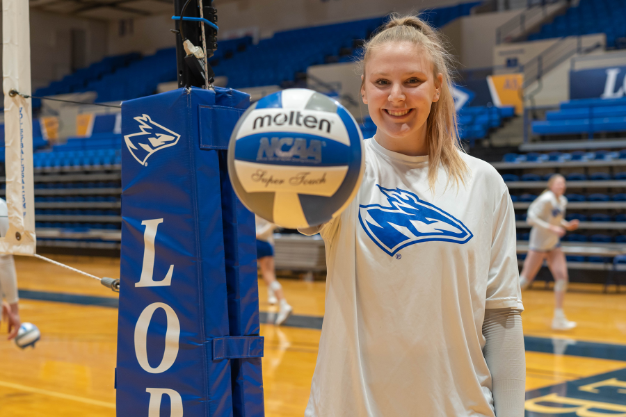 Emersen Cyza leads the Lopers with 13.92 kills per match. Photo provided by Kylie Schwab / Antelope Staff
