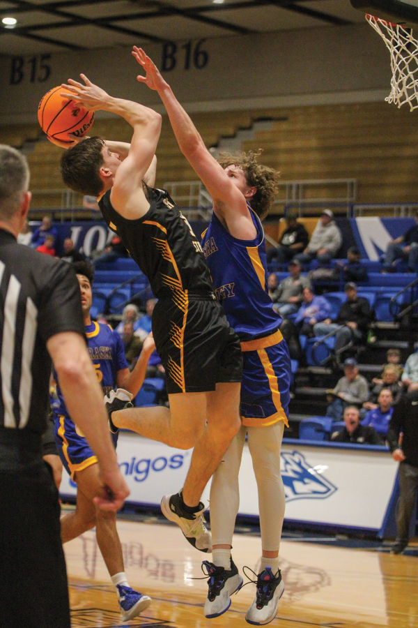 Sean Evans makes a tough contest on a Fort Hays shot. Photo by Shelby Berglund / Antelope Staff