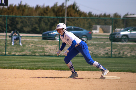 Avery Wood hit a RBI triple in game one vs No. 8 Rodgers State. Shelby Berglund / Antelope Staff