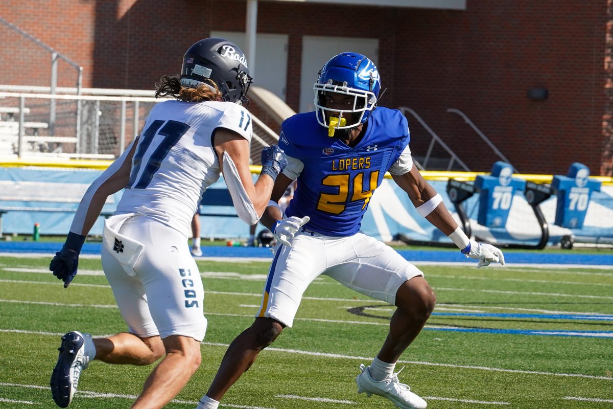 Washburns+Tyce+Brown+runs+a+route+against+UNKs+Jabea+Tilong+during+the+Lopers+27-21+win+over+Ichabods.+Photo+by+Shelby+Berglund+%2F+Antelope+Staff