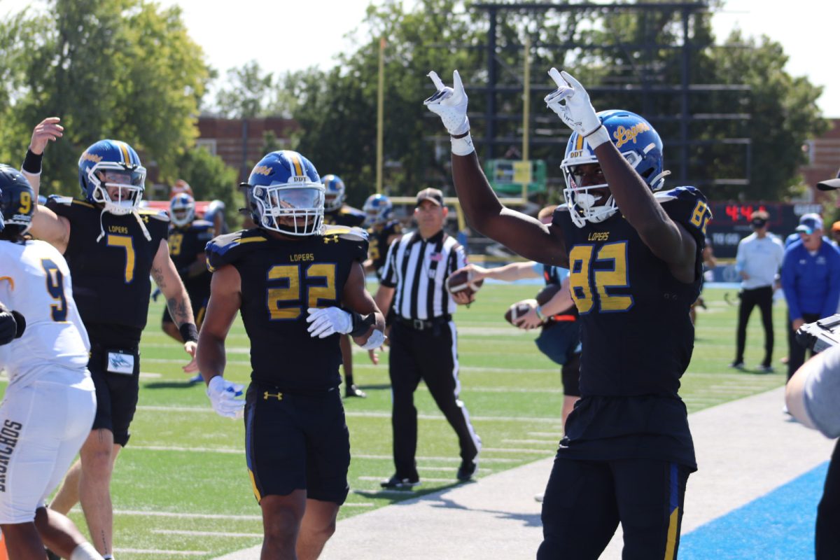 Senior Stephen Lewis caught five passes for 55 yards and a touchdown in the 32-17 loss to Central Oklahoma. Photo by Gabby Roche / Antelope Staff