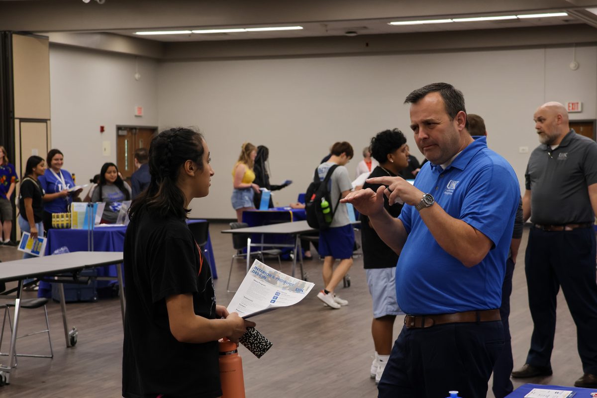 Marianne Zuniga connects with Jared Burgoon at the fair. Photo by Jenna Heinz / Antelope Staff