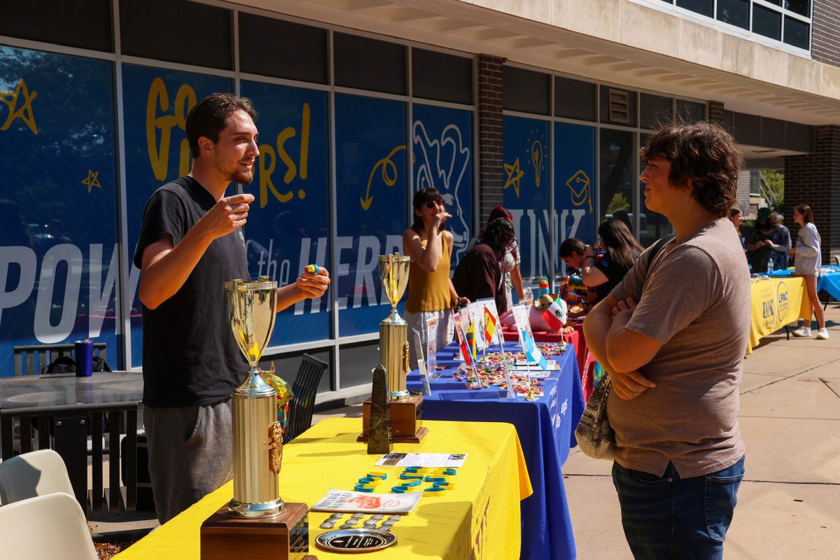 Thomas Linderman introduces Lincoln Sanny to PIKE. Photo by Jenna Heinz / Antelope Staff