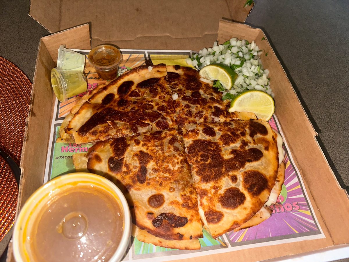 The personal birria pizza came filled with birria meat and served with salsa, onion, cilantro, lime and consommé. Photo by Arly Ortiz / Antelope Staff