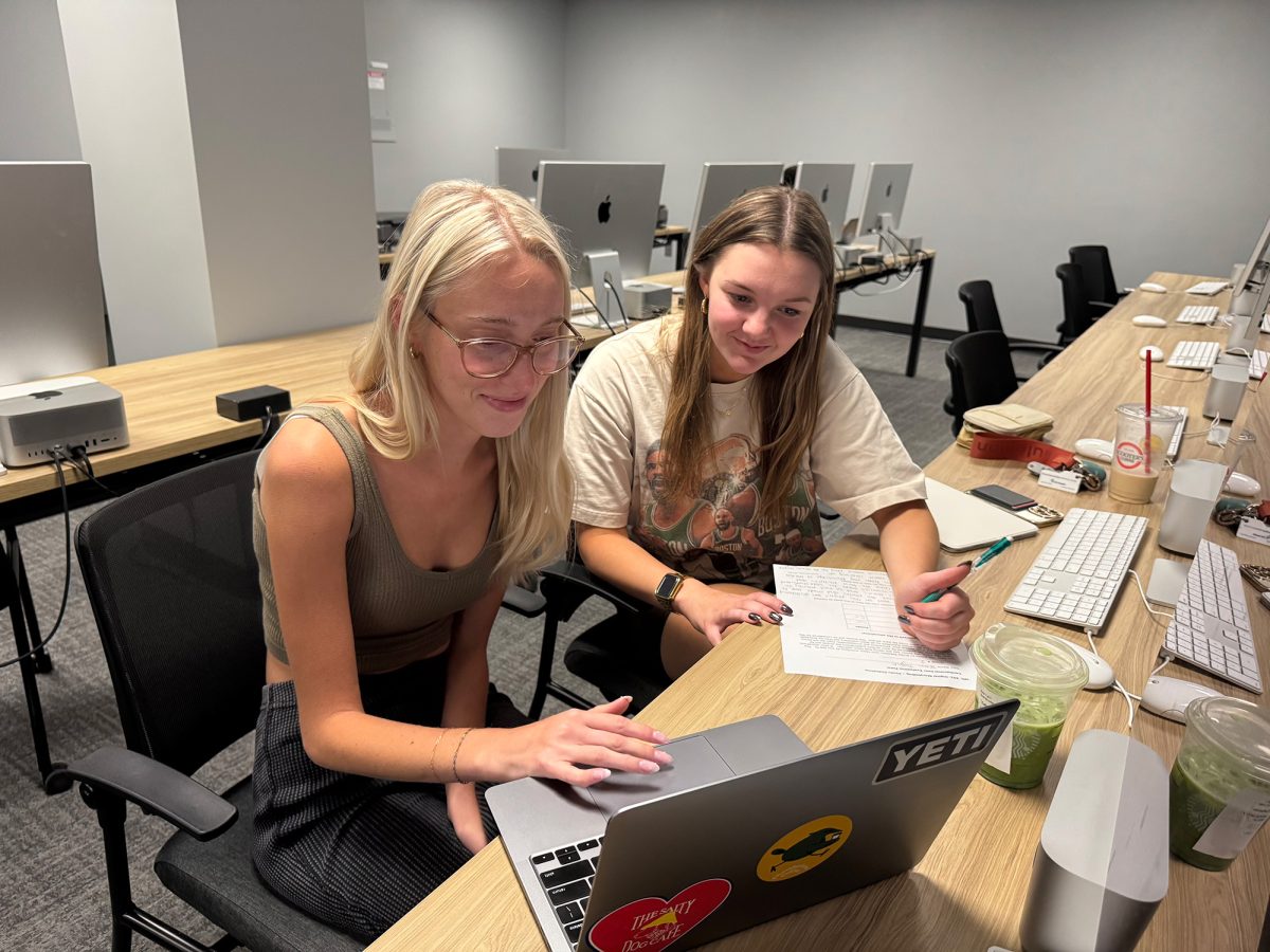 Katherine Albers and Travianna Tighe work on a group project together in class. Photo by Maddi Pierce / Antelope Staff