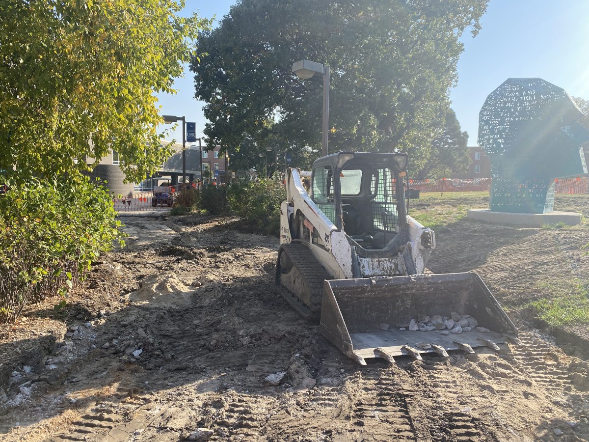 Construction for new sidewalks on the south side of the Nebraskan Student Union is underway. Photo by Jenna Heinz / Antelope Staff