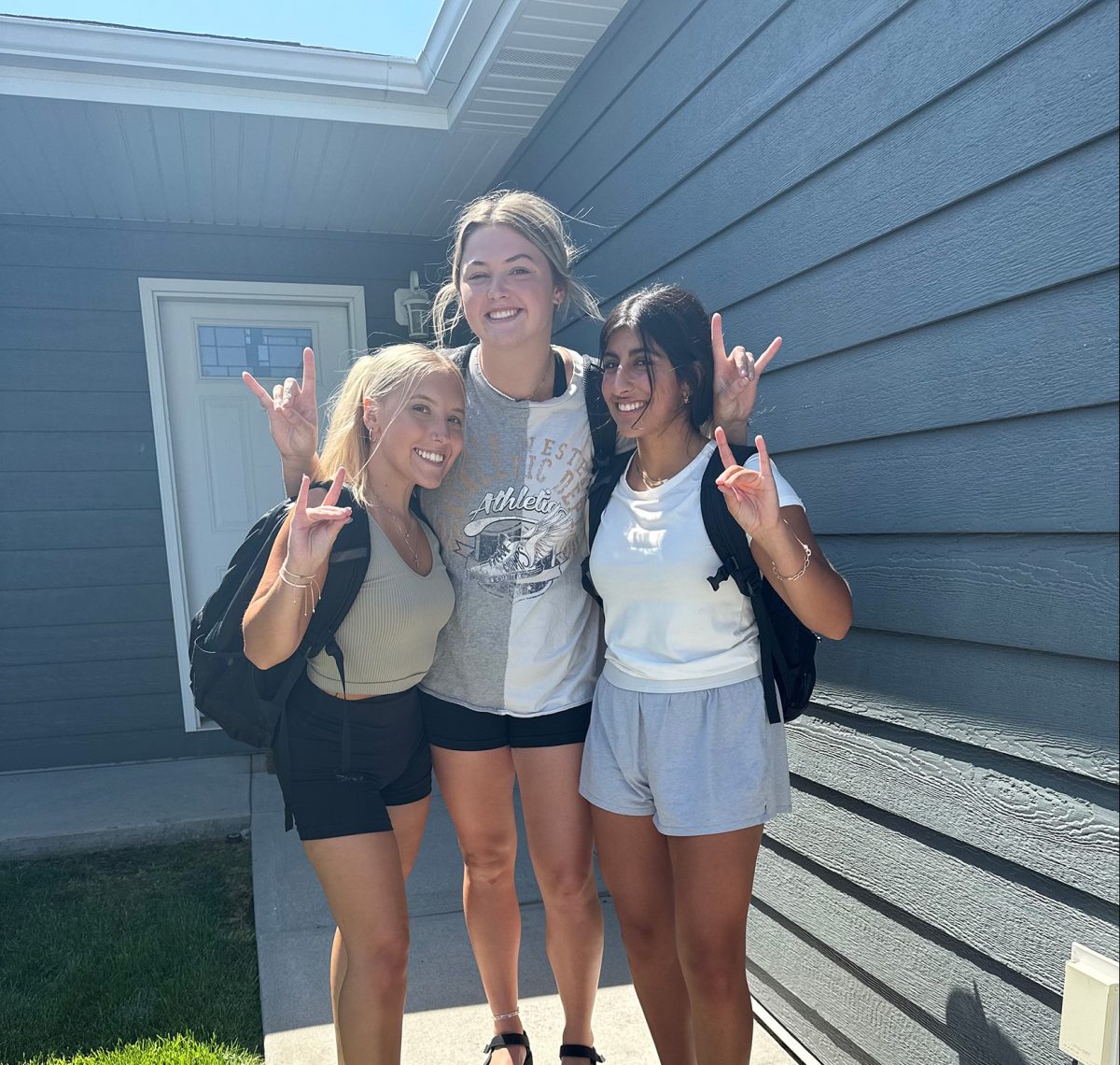 Maddi Pierce and her roommates on the first day of school. Photo by Maddi Pierce / Antelope Staff